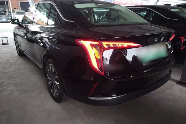 Hongqi E-QM5 2022 — 4