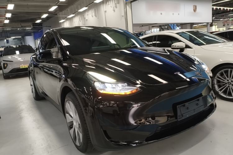 Tesla Model Y 2022 — 3