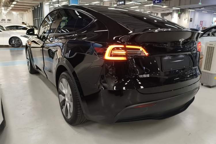 Tesla Model Y 2022 — 4
