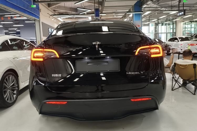 Tesla Model Y 2022 — 5