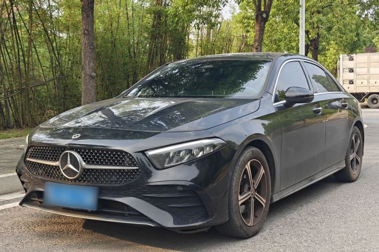Mercedes-Benz A 200 L 2023 — фото 1