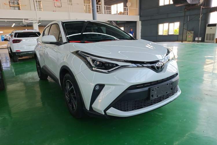 Toyota C-HR 2023 — 3