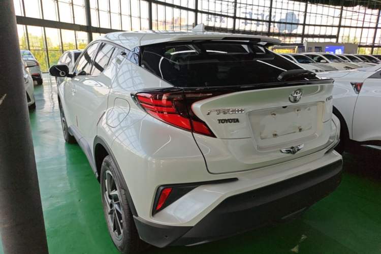 Toyota C-HR 2023 — 4