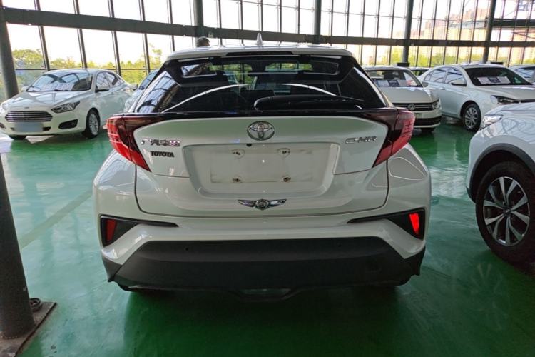 Toyota C-HR 2023 — 5