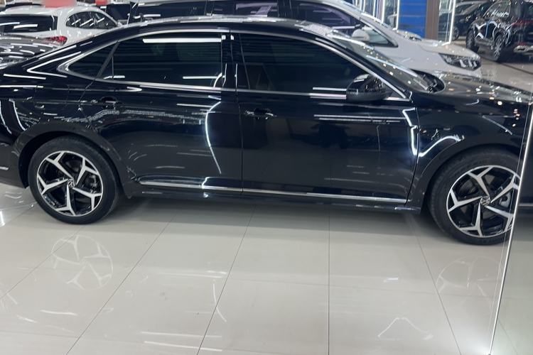 Volkswagen Passat 2023 — 3