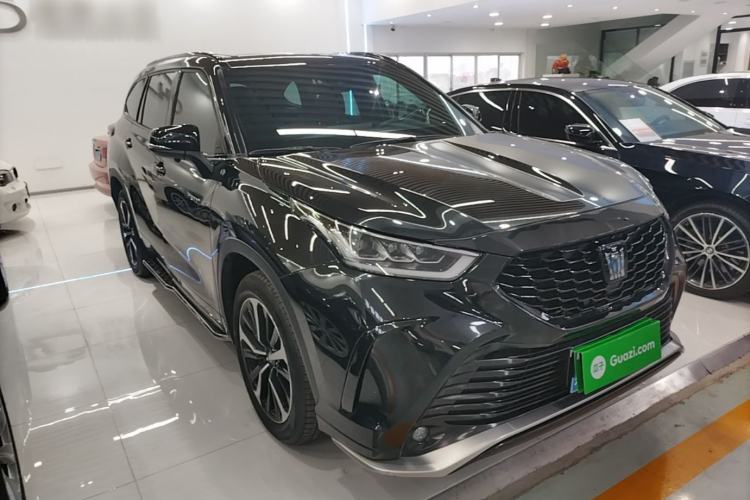Toyota Highlander 2023 — 3