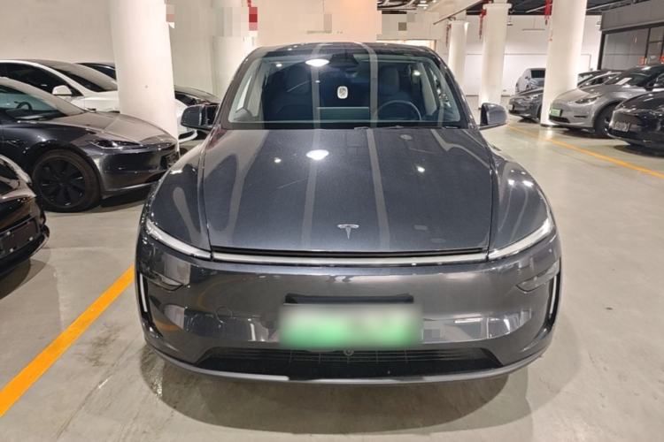 Tesla Model Y 2025 — 2