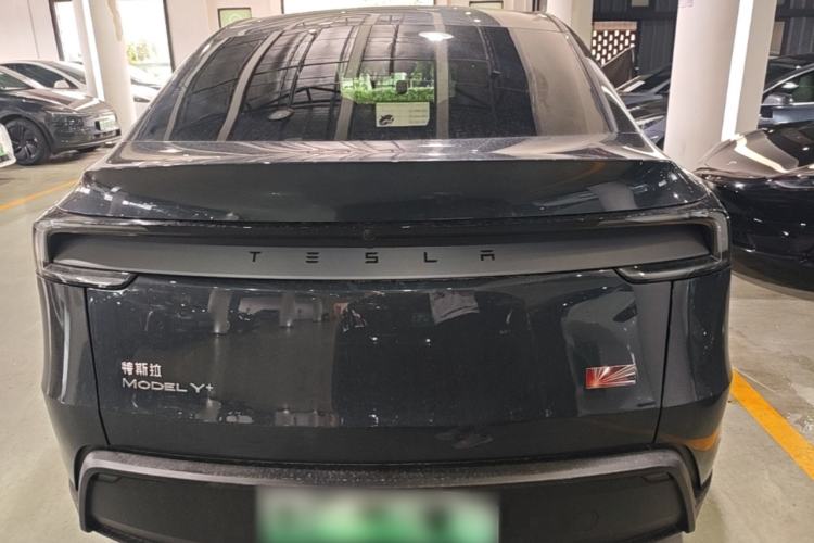 Tesla Model Y 2025 — 5