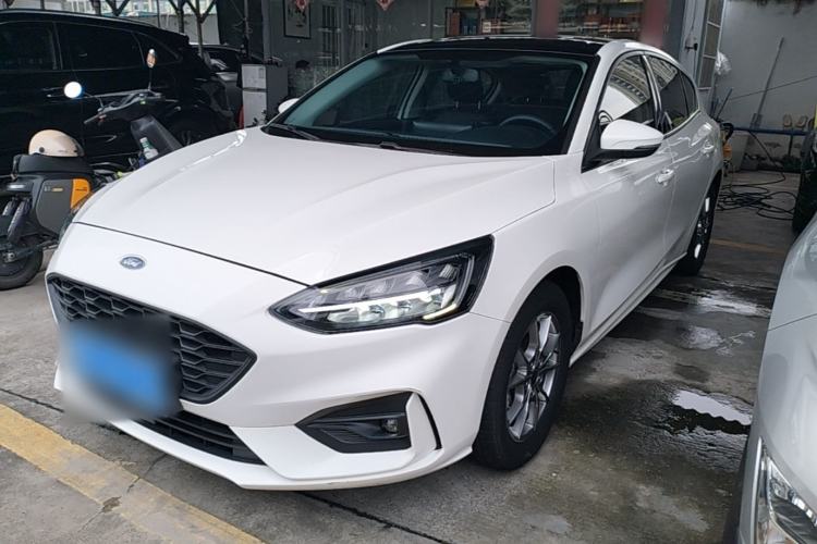 Ford Focus 2021 — фото 1