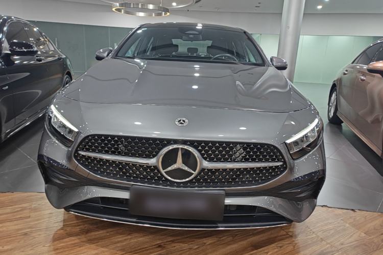 Mercedes-Benz A 200 L 2023 — фото 2