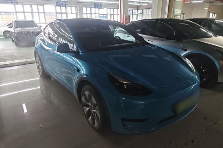 Tesla Model Y 2022 — 3
