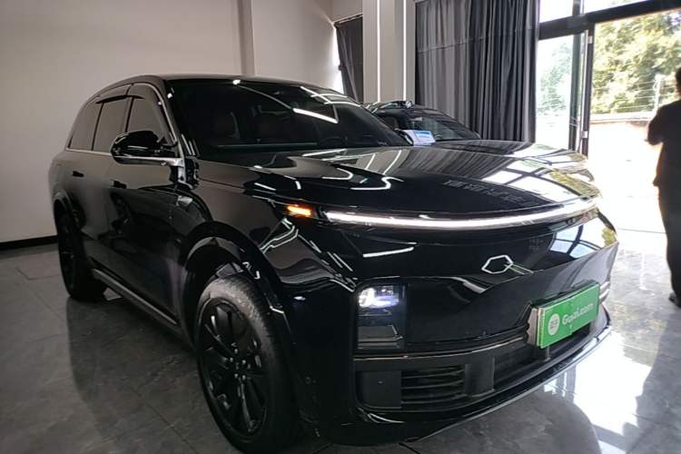 Li Auto L8 2023 — 3