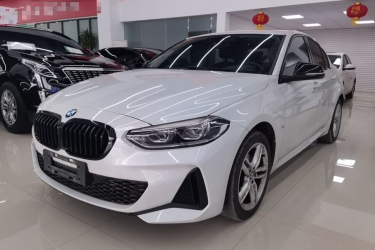 BMW 120i 2021 — фото 1