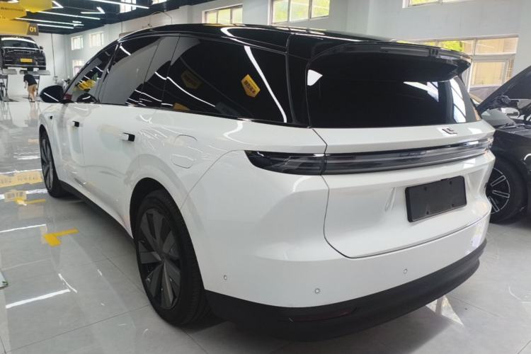 Li Auto i8 2025 — 4