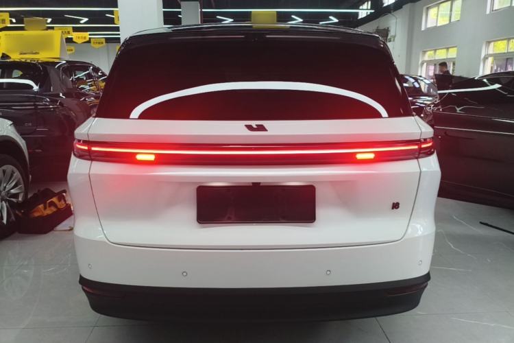 Li Auto i8 2025 — 5