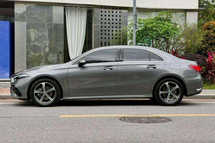 Mercedes-Benz A 200 L 2023 — фото 4