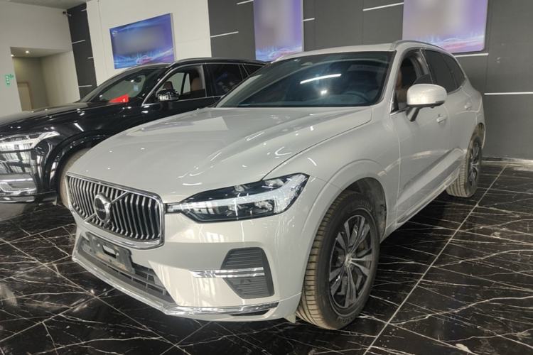Volvo XC60 2023 — фото 1