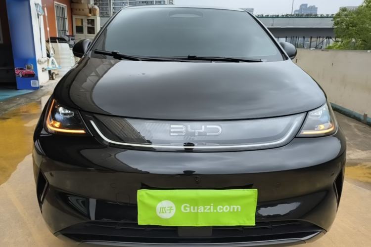 BYD Dolphin 2025 — 2