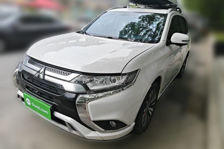 Mitsubishi outlander 2021 — фото 1