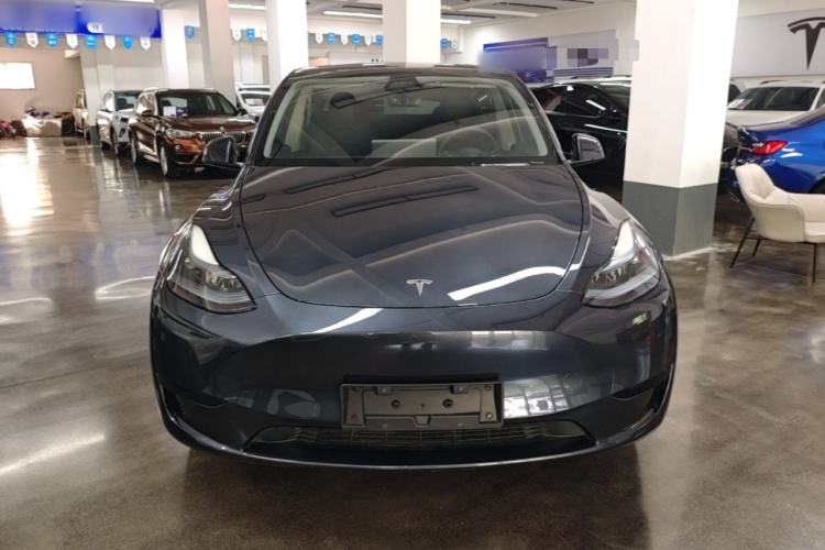 Tesla Model Y 2024 — 2