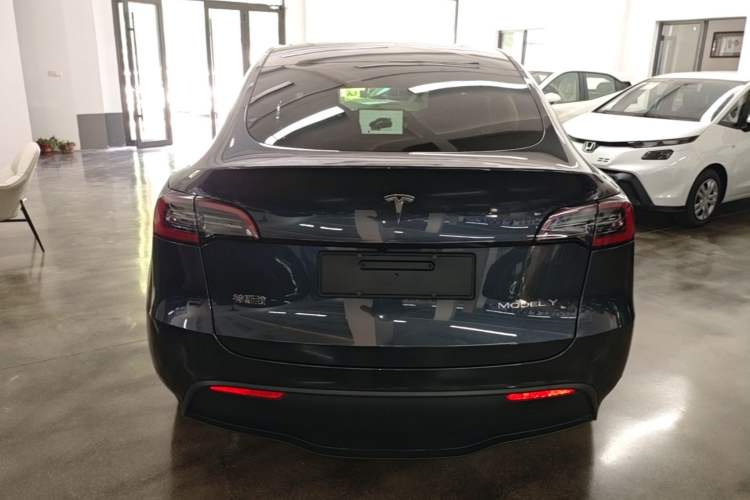 Tesla Model Y 2024 — 5