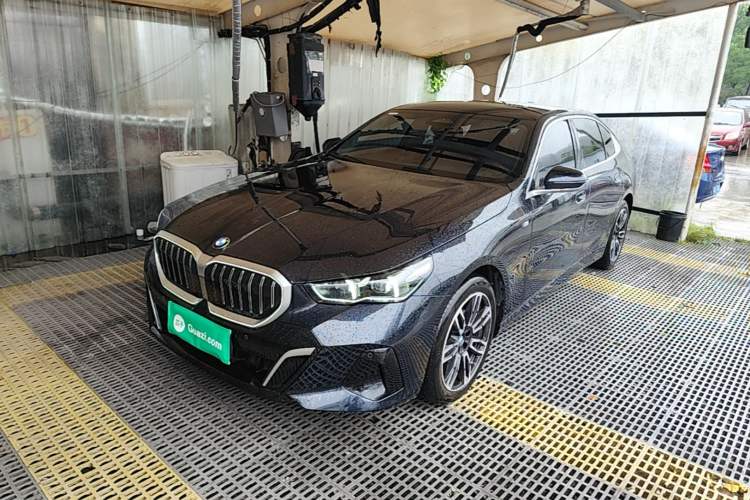 BMW 525Li 2025 — фото 1