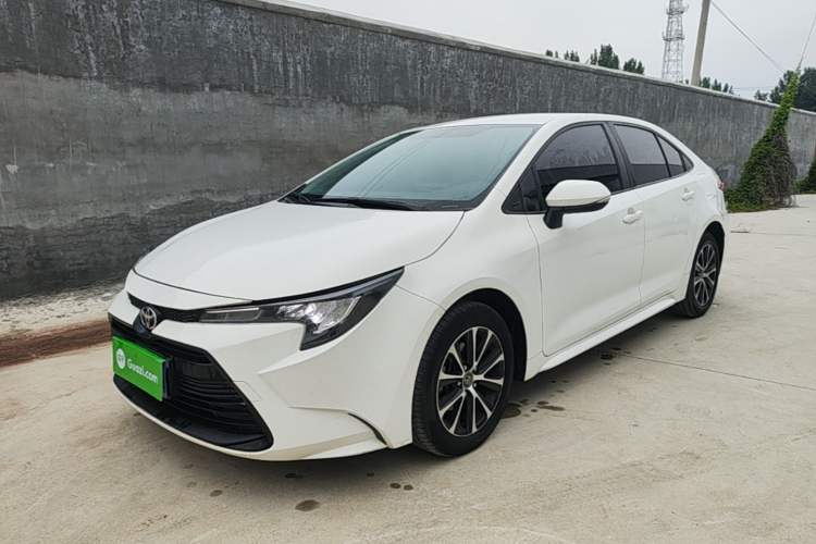 Toyota Corolla 2023 — фото 1