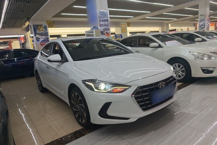 Hyundai Elantra 2020 — фото 3