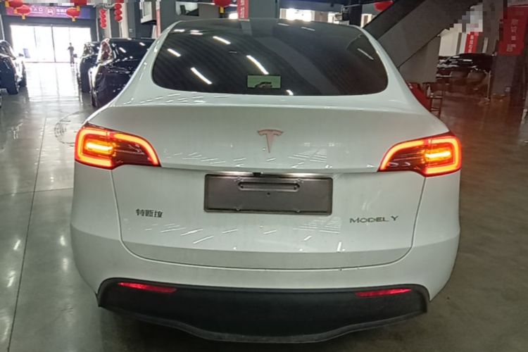 Tesla Model Y 2024 — 5