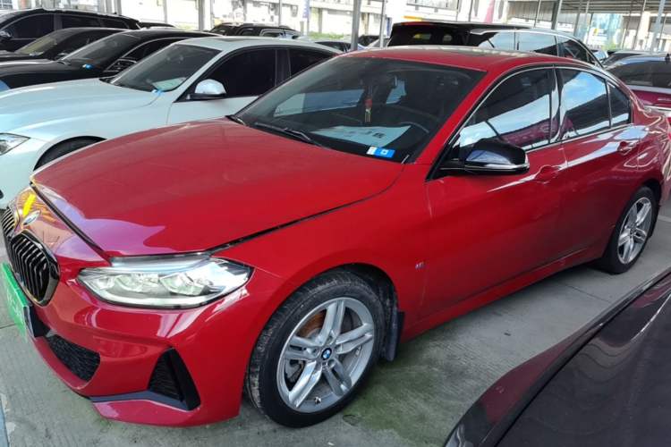 BMW 120i 2022 — фото 1