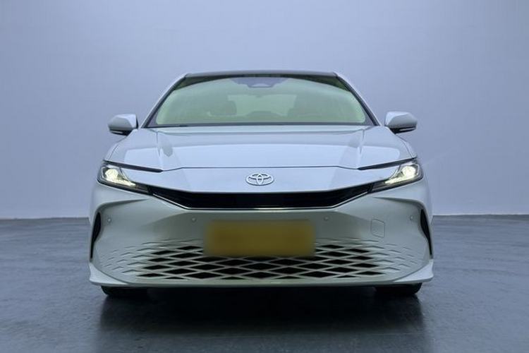 Toyota Camry 2024 — фото 2