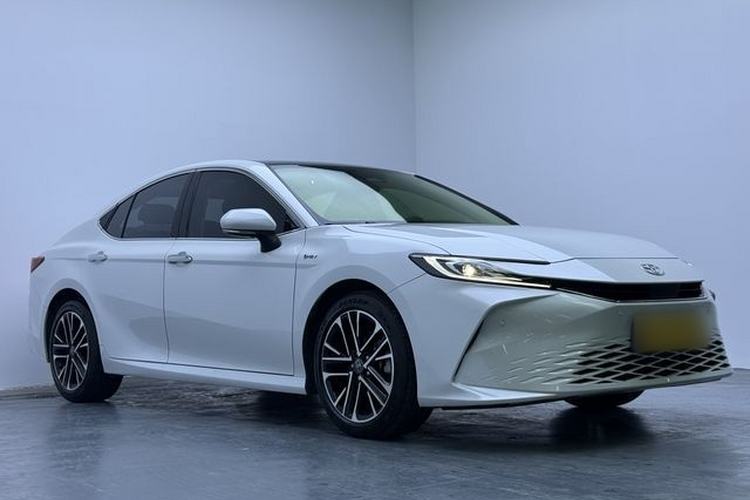 Toyota Camry 2024 — фото 3