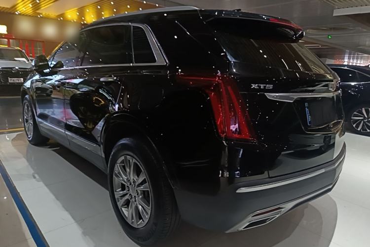 Cadillac XT5 2023 — фото 4
