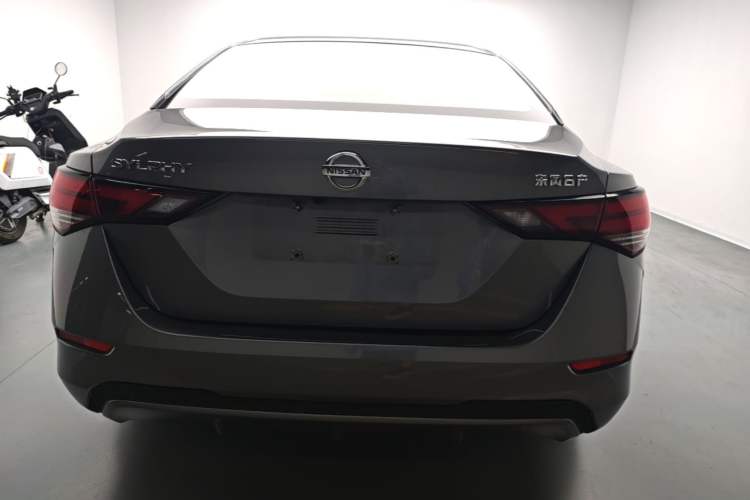 Nissan Sentra 2022 — 5
