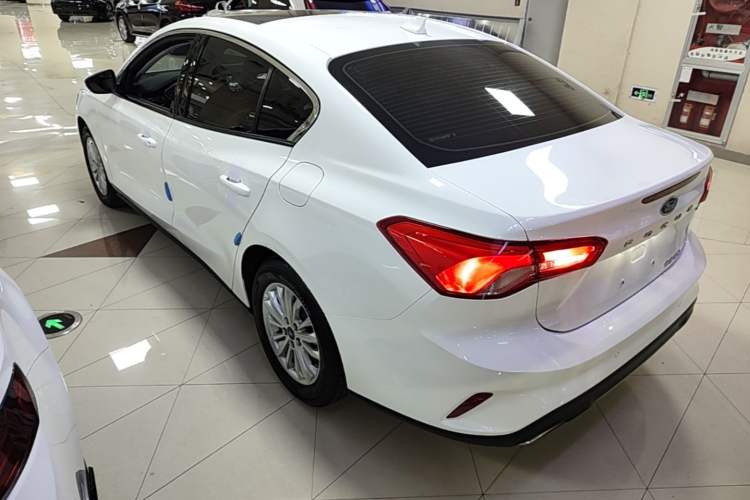Ford Focus 2021 — 4