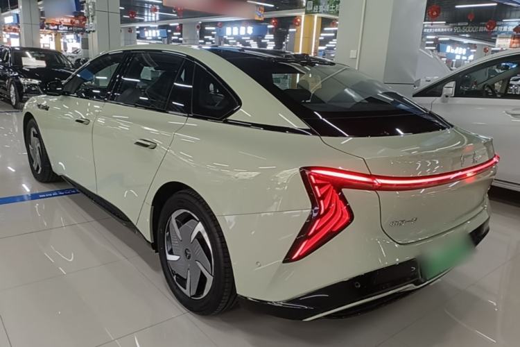 Hongqi eh7 2025 — 4