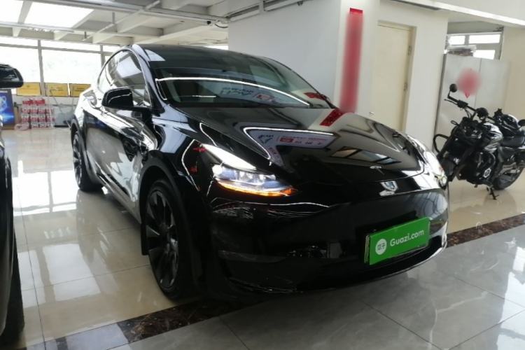 Tesla Model Y 2021 — 3