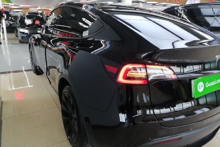 Tesla Model Y 2021 — 4