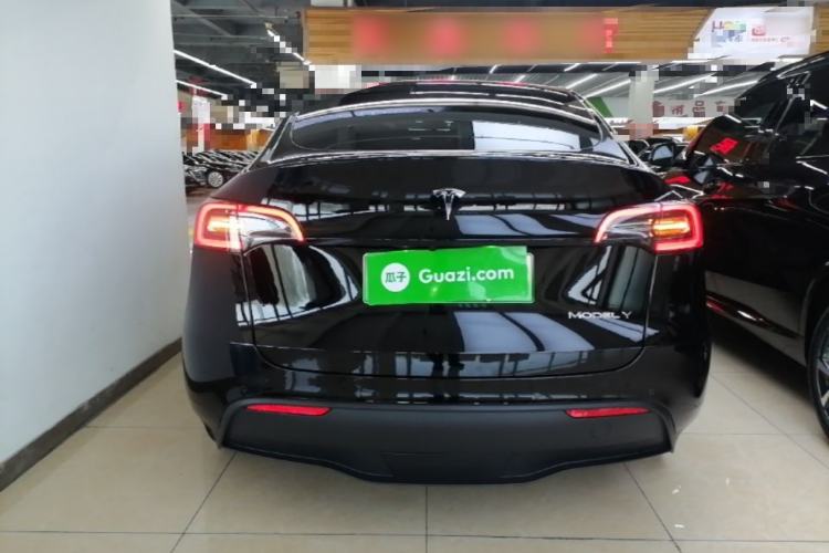 Tesla Model Y 2021 — 5