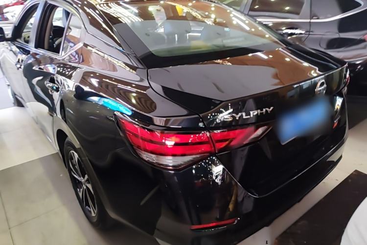 Nissan Sentra 2020 — 4
