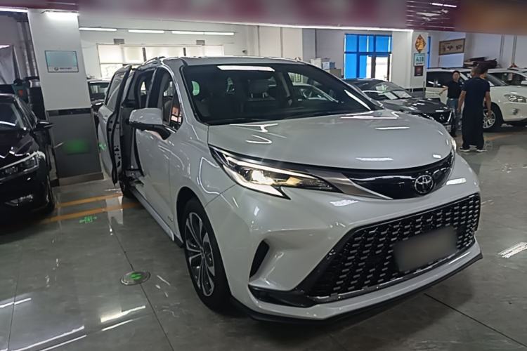 Toyota Granvia 2024 — 3