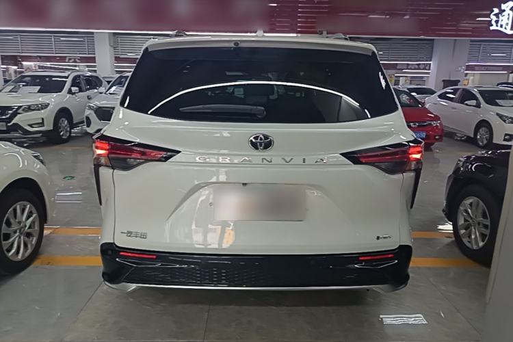 Toyota Granvia 2024 — 5