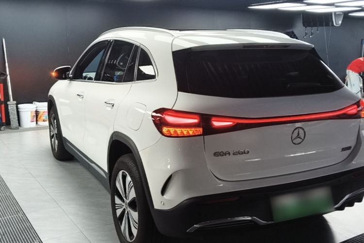 Mercedes-Benz EQA 260 2023 — 4