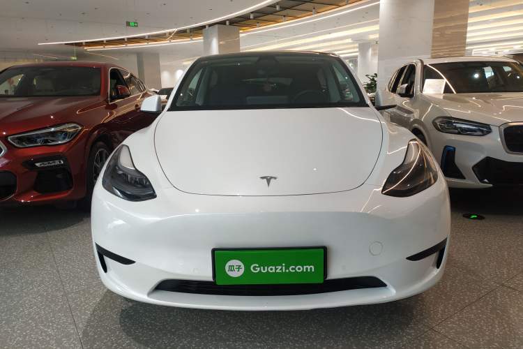 Tesla Model Y 2022 — 2