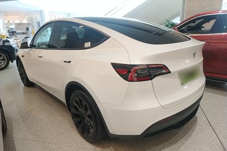 Tesla Model Y 2022 — 4