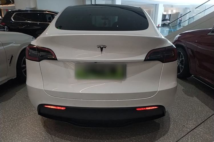 Tesla Model Y 2022 — 5