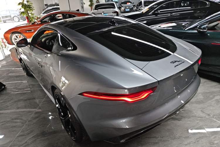 Jaguar f type 2024 — фото 4