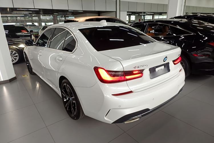 BMW 325i 2022 — фото 4