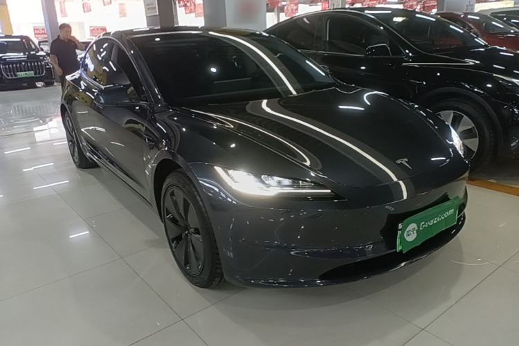Tesla Model 3 2025 — 3