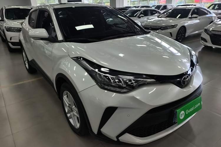 Toyota C-HR 2023 — 3